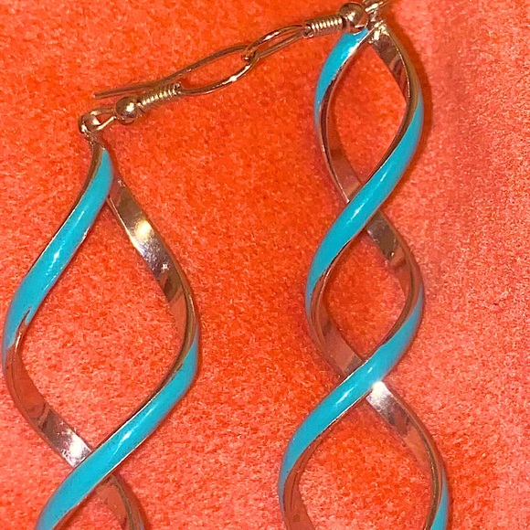 Beautiful spiral dangle blue on silver drop earrings - Picture 4 of 4